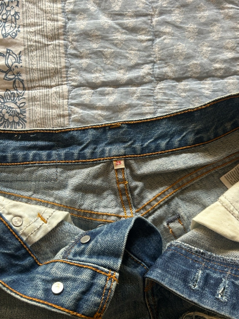 VINTAGE LEVI MINI SHORTS - Picture 2 of 4